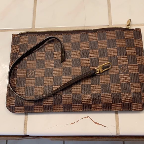 Louis Vuitton Handbags - Neverfull Pochette in Damier.